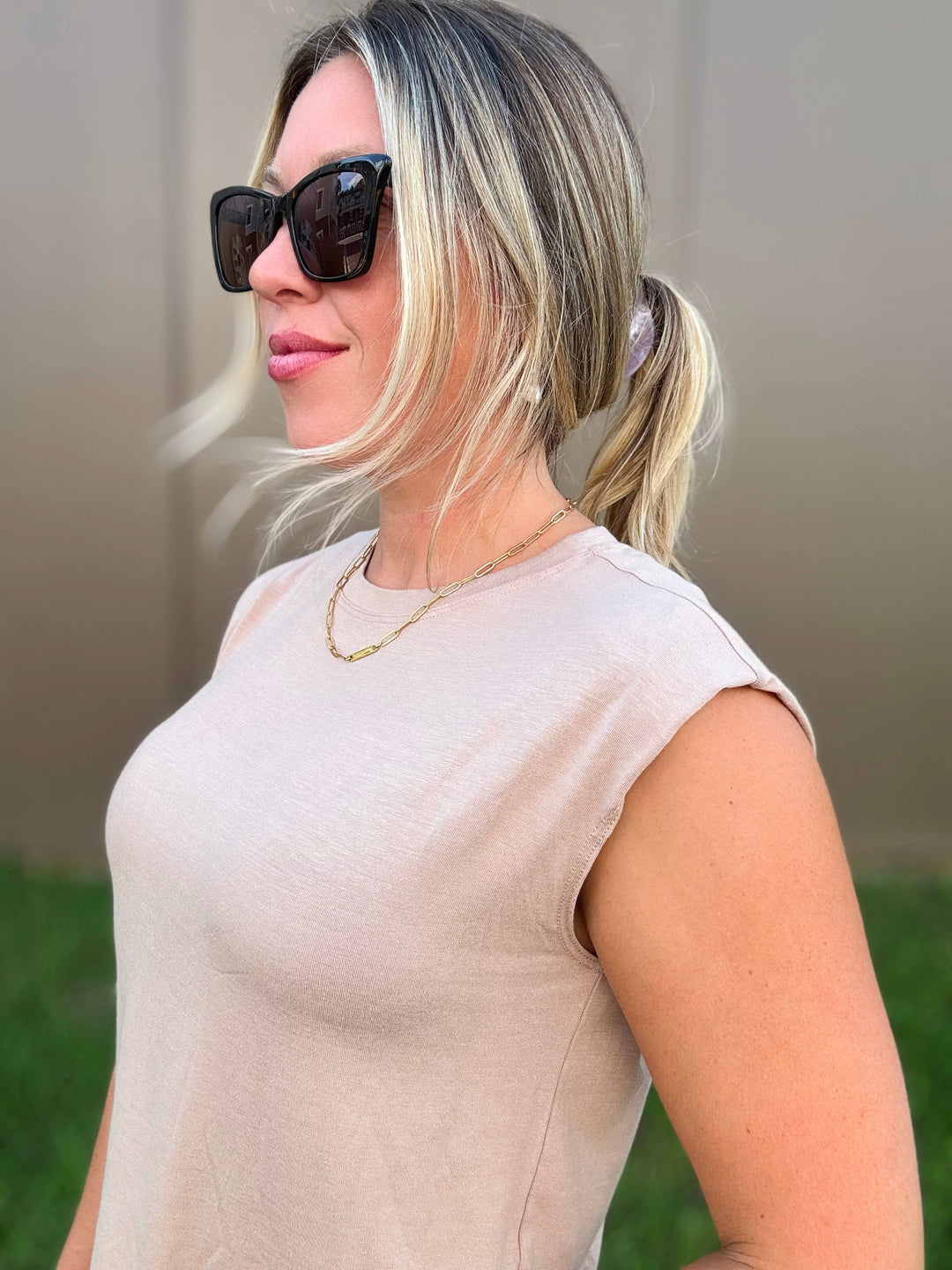 Rooted Strength Muscle Tee - Taupe