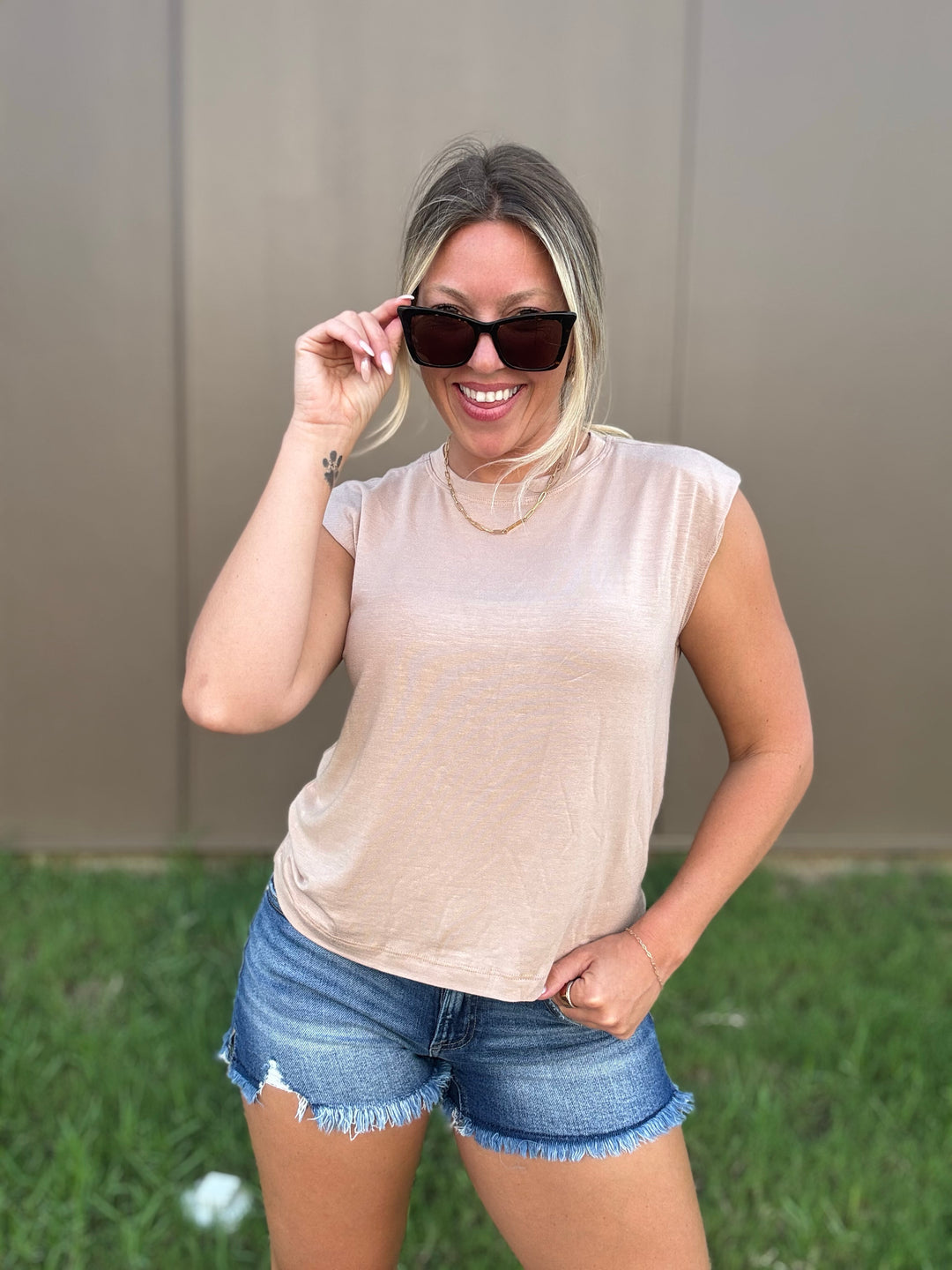 Rooted Strength Muscle Tee - Taupe