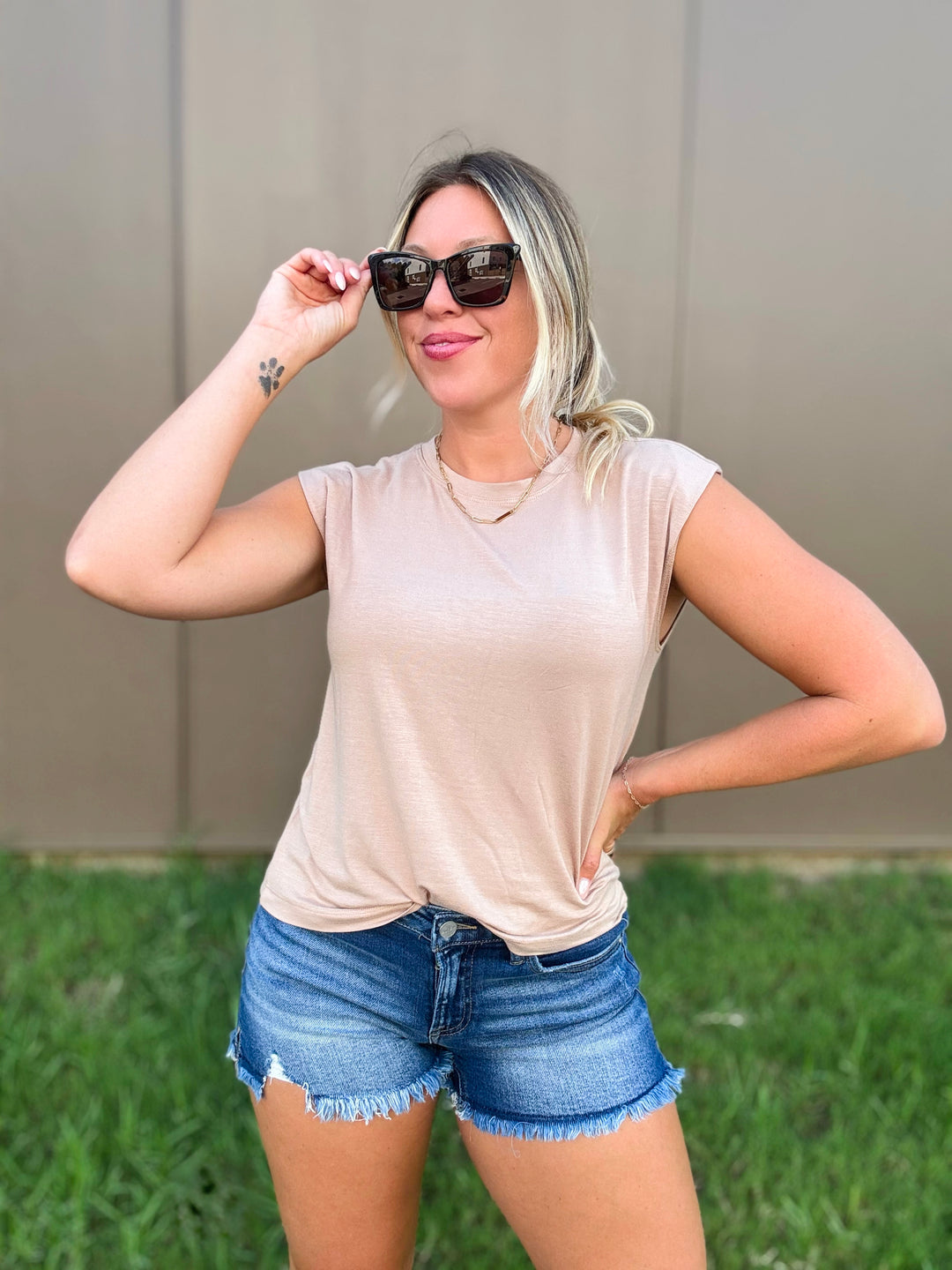 Rooted Strength Muscle Tee - Taupe