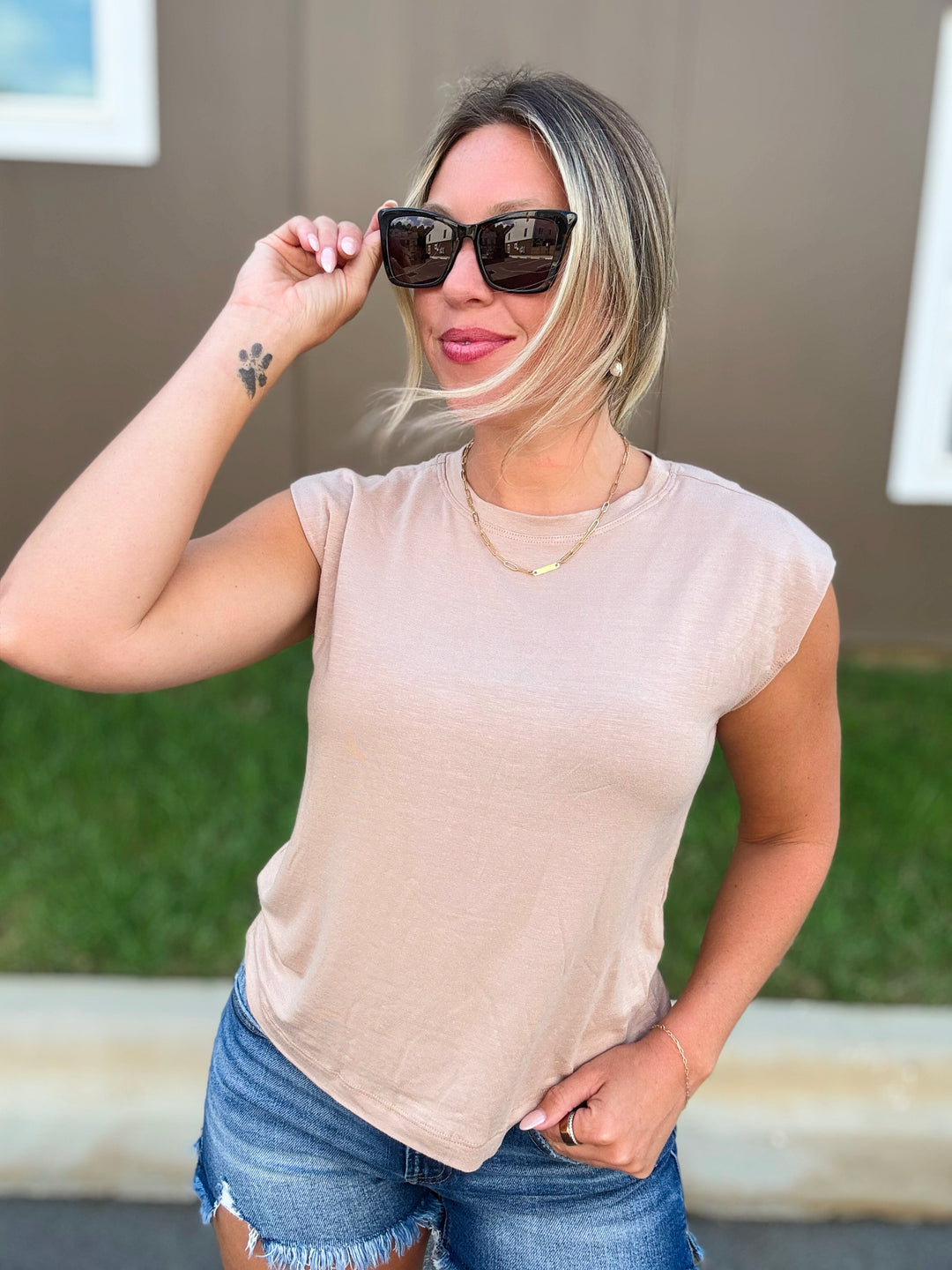 Rooted Strength Muscle Tee - Taupe