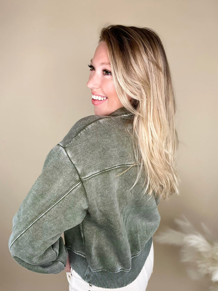 Everyday Essentials Acid Wash Pull Over
